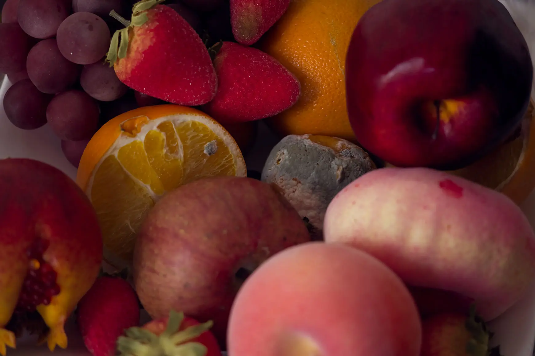 leica sl3 less still fruit 4