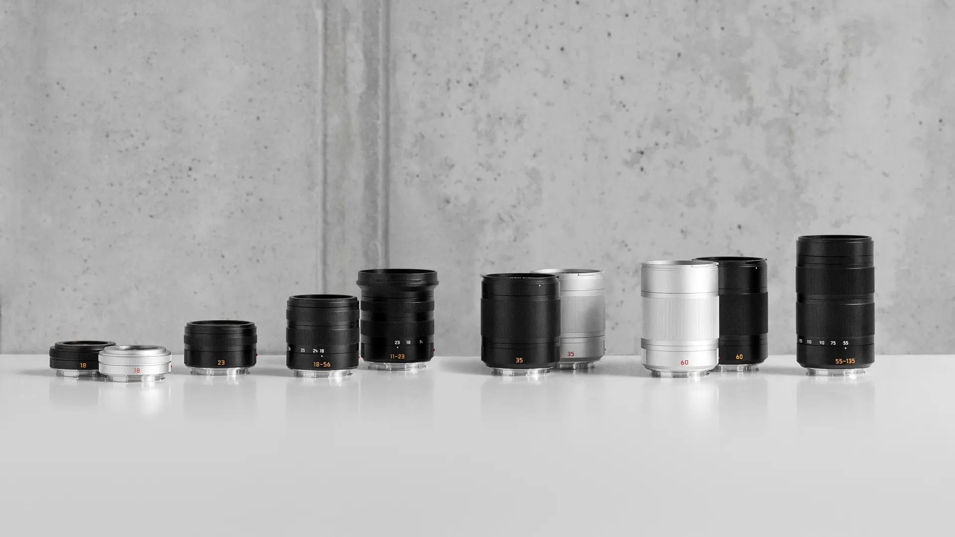 TL-Lenses in a variety of sizes are lined up next to each other.