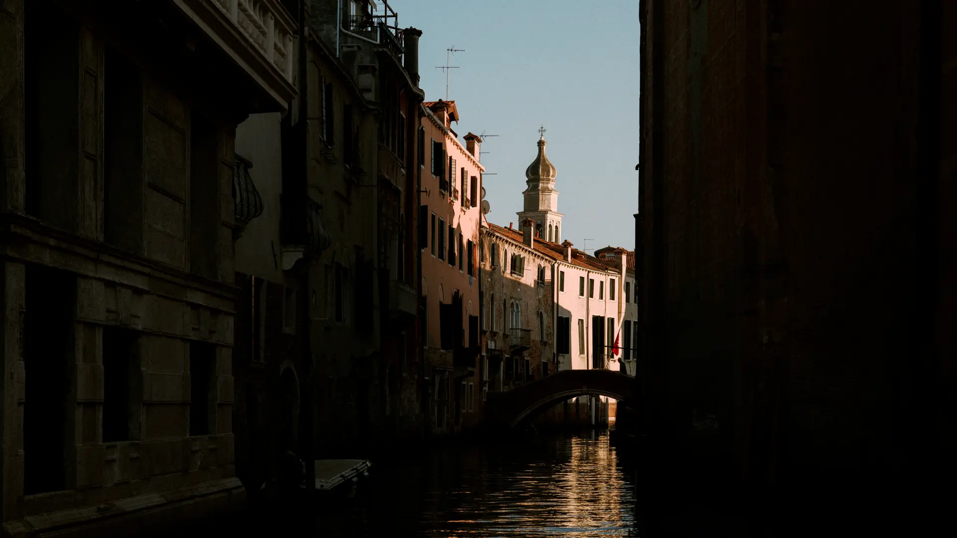 Image of a building by the canal.