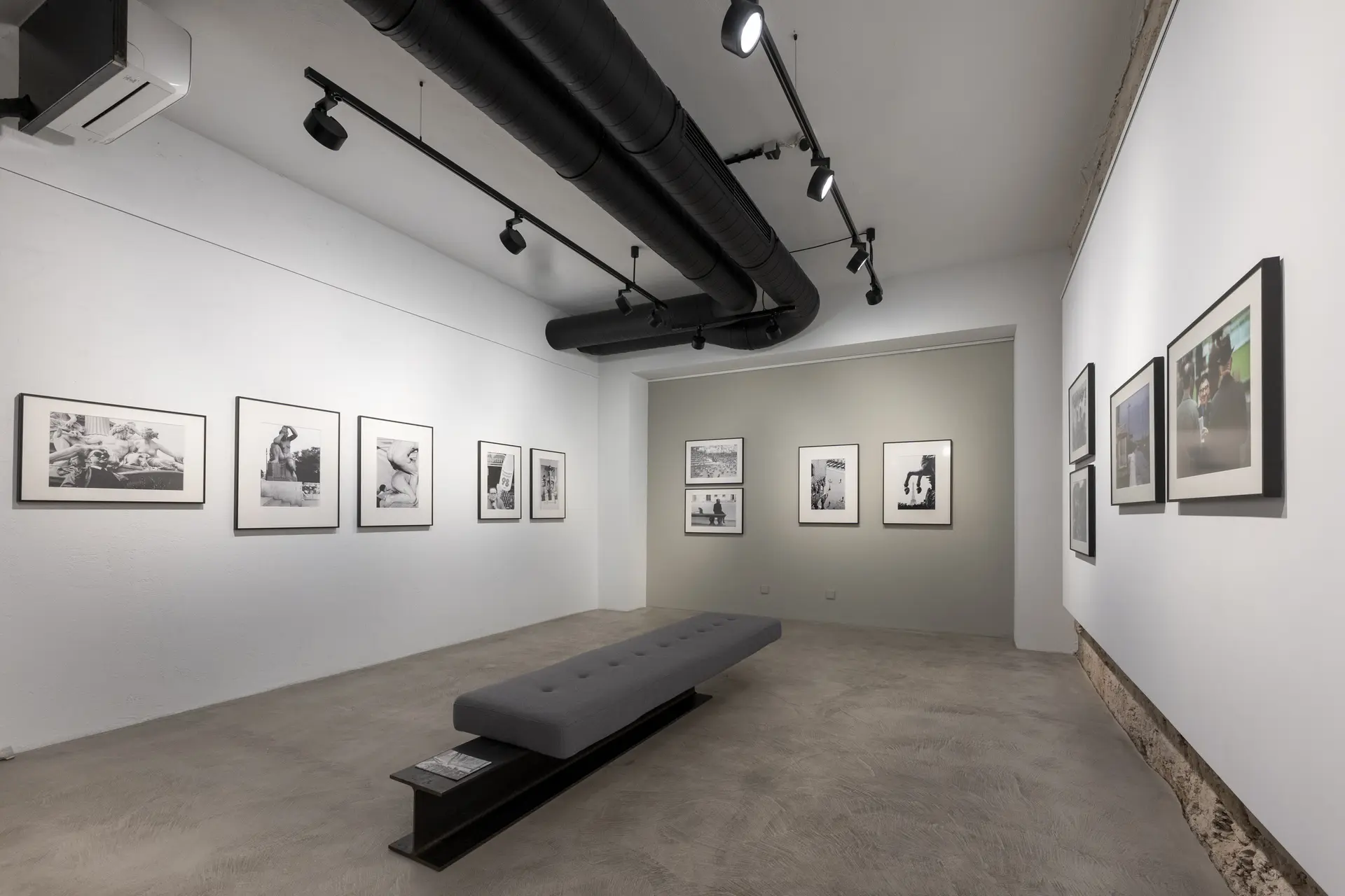 Picture of the Leica Gallery Stuttgart with works by Thomas Hoepker