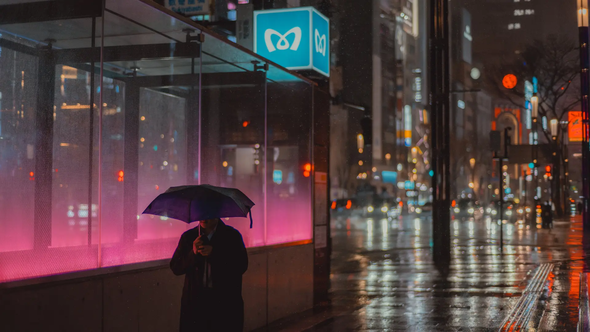 Streetphotography by rain and night