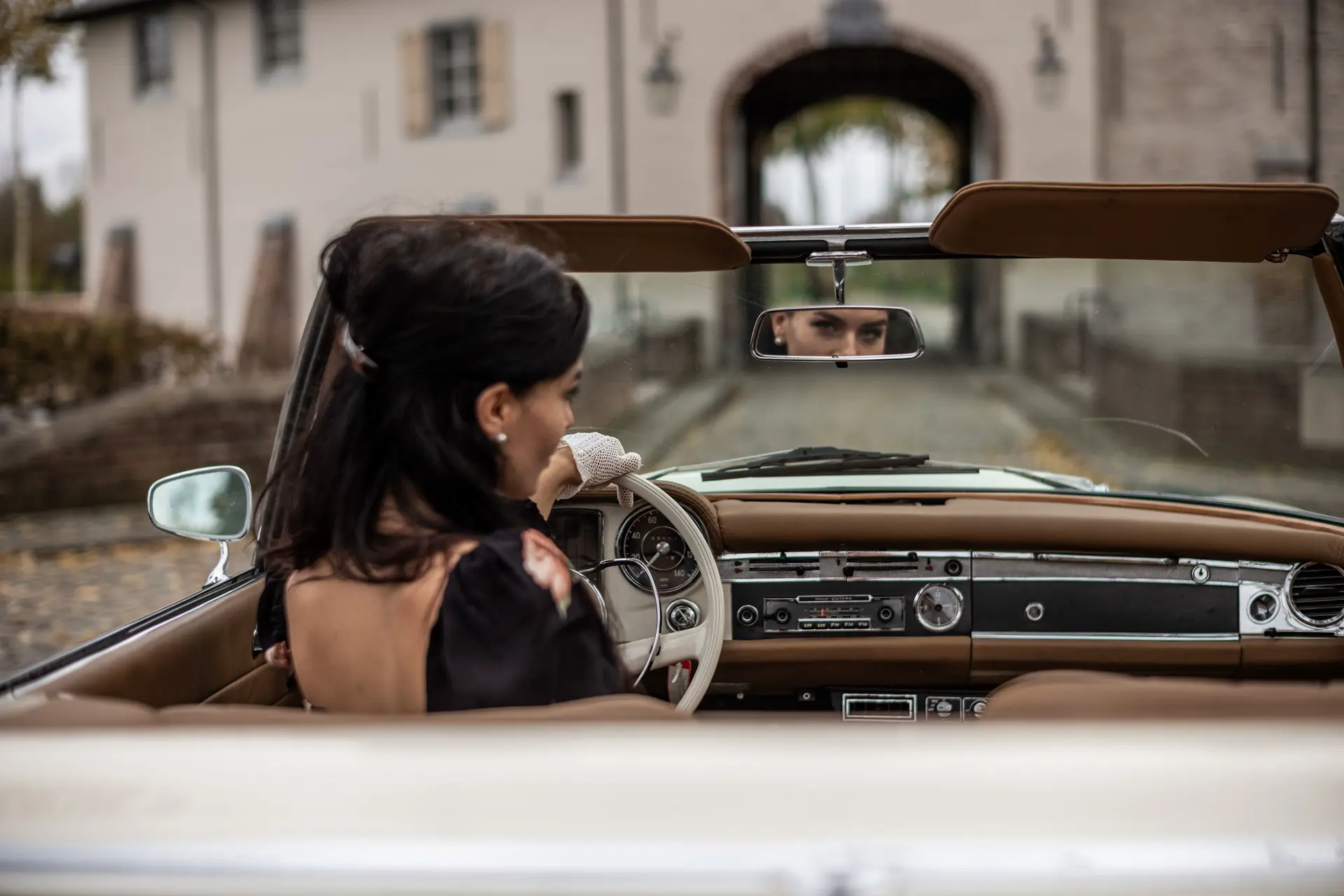 Woman in a oldtimer cabrio