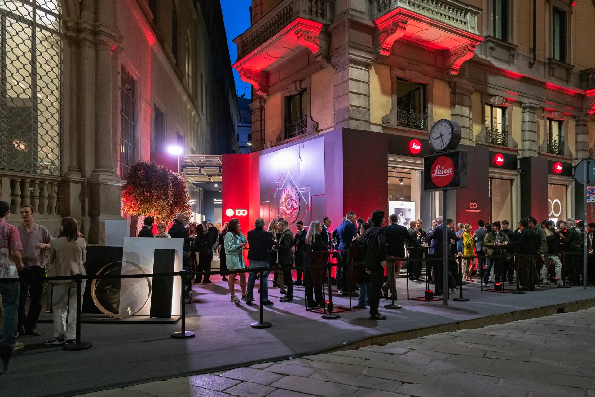 Guests infront of the Leica Store Milan