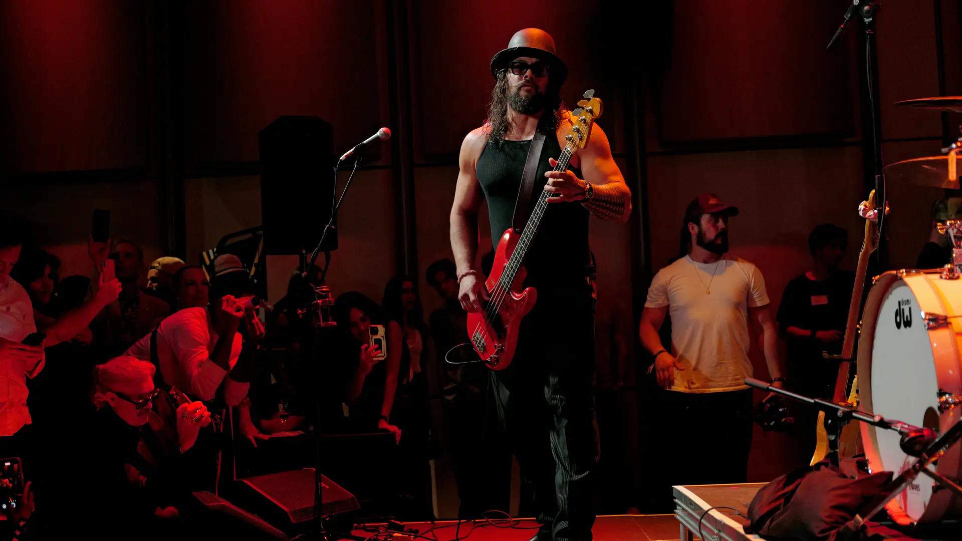 jason mamoa on stage