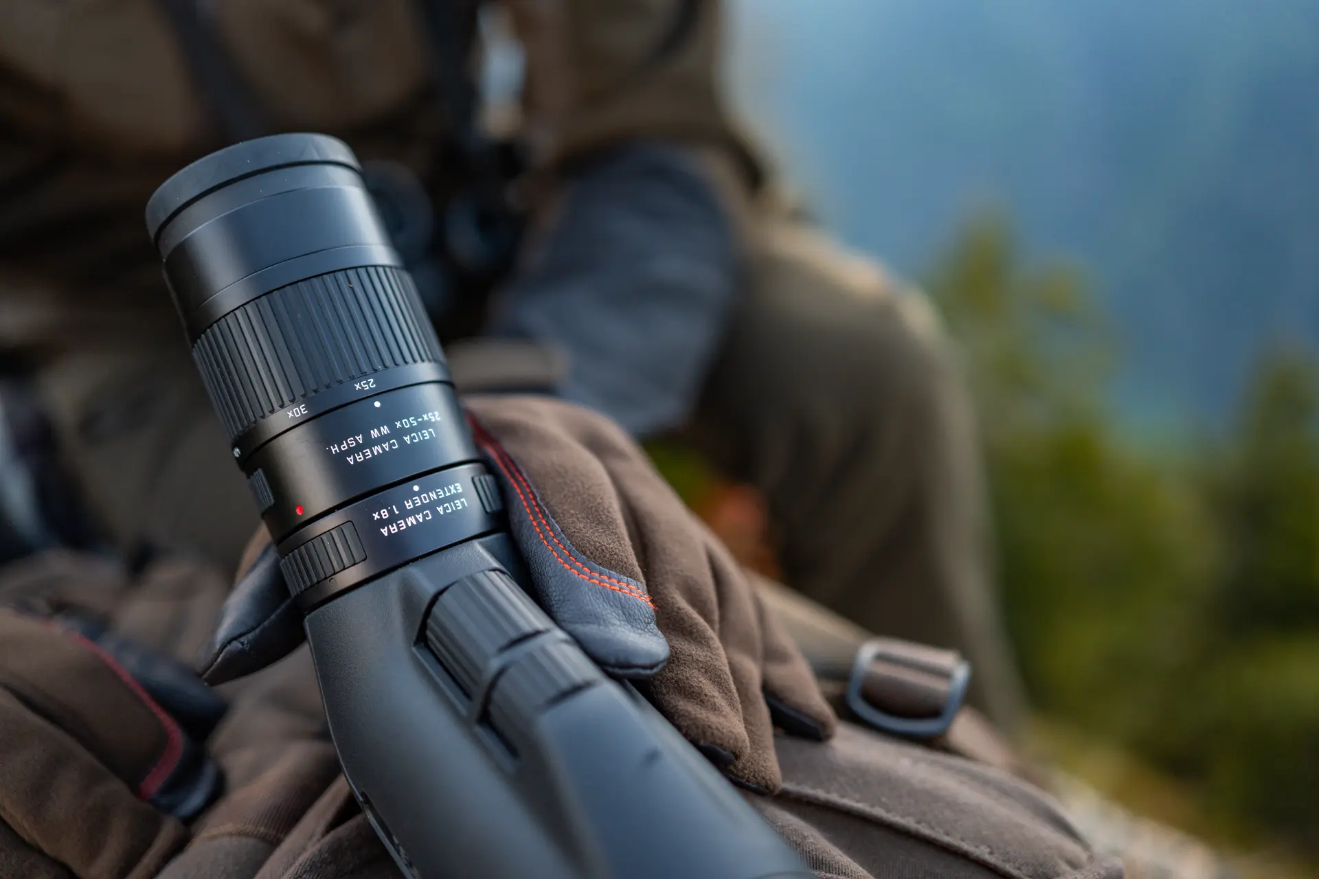 Close up on the Leica 1.8x Extender