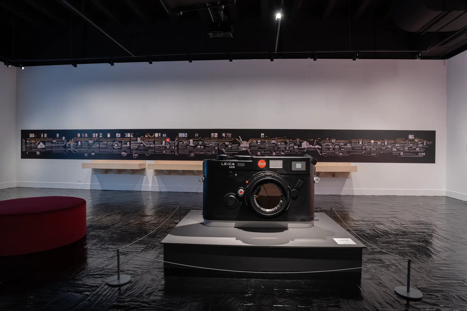 Photographic Exhibition on a Century the biggest leica camera