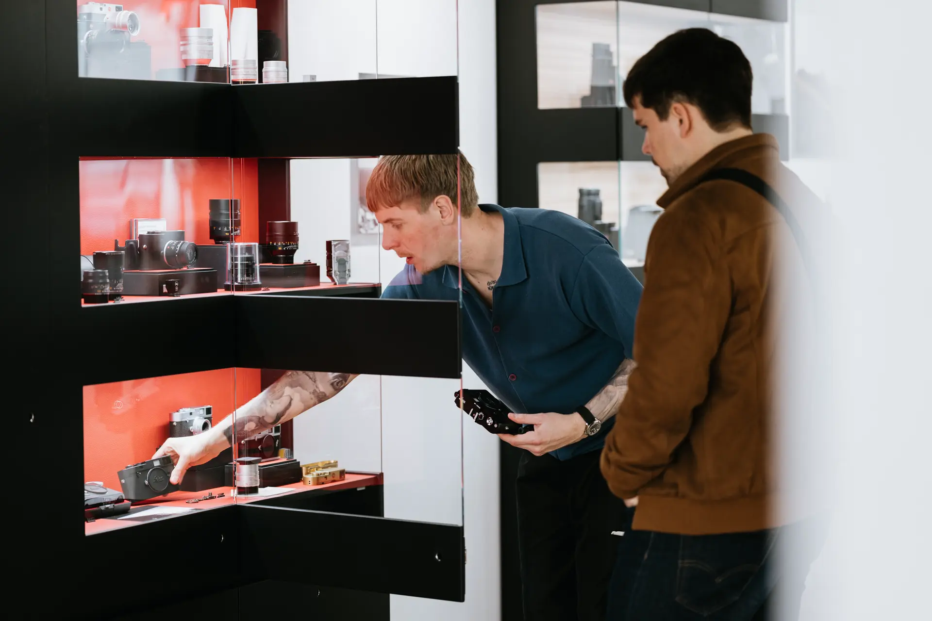 Sales assistant with customer in the Leica Store Marseille