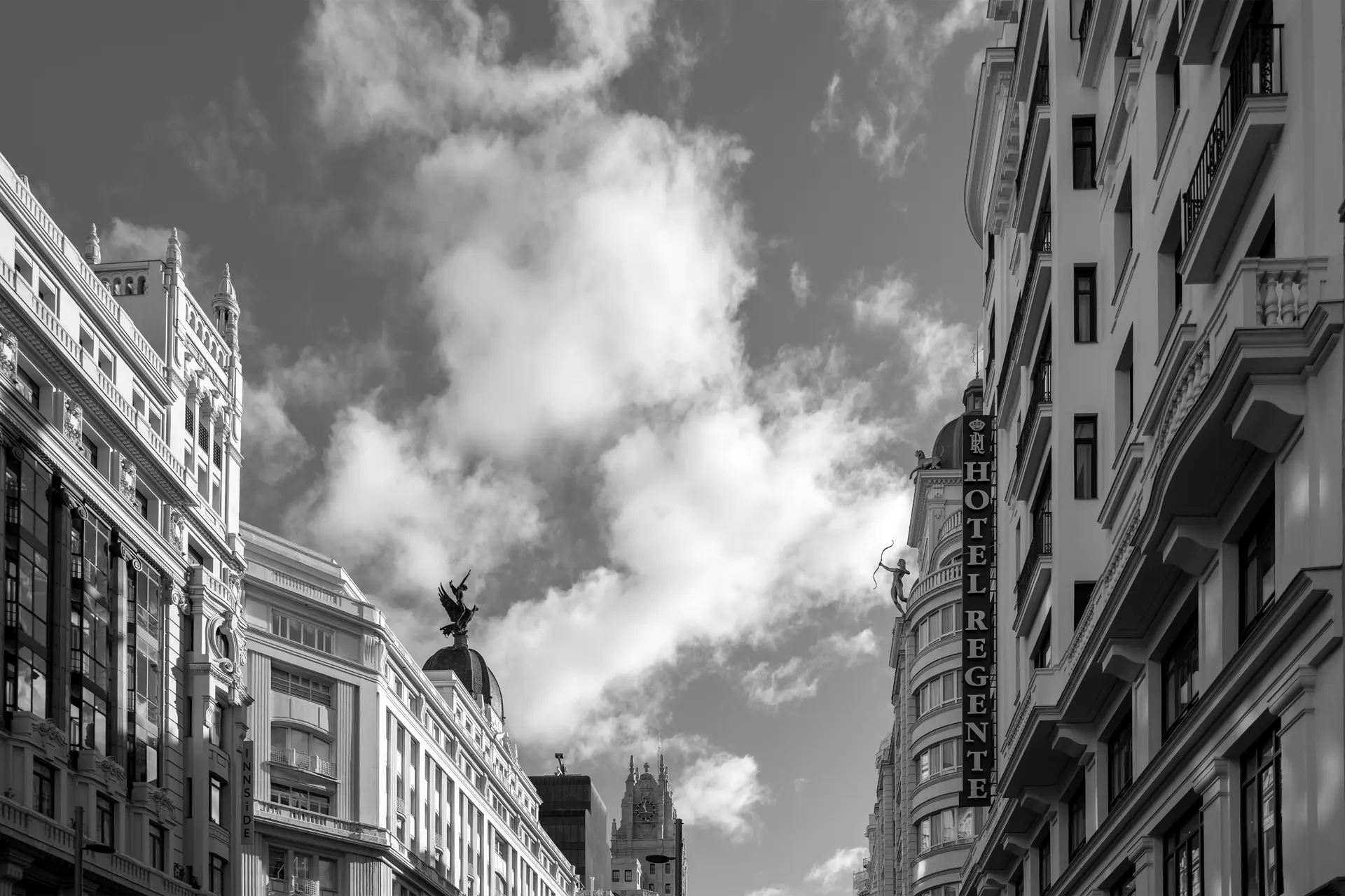 Edificios y cielo de Madrid