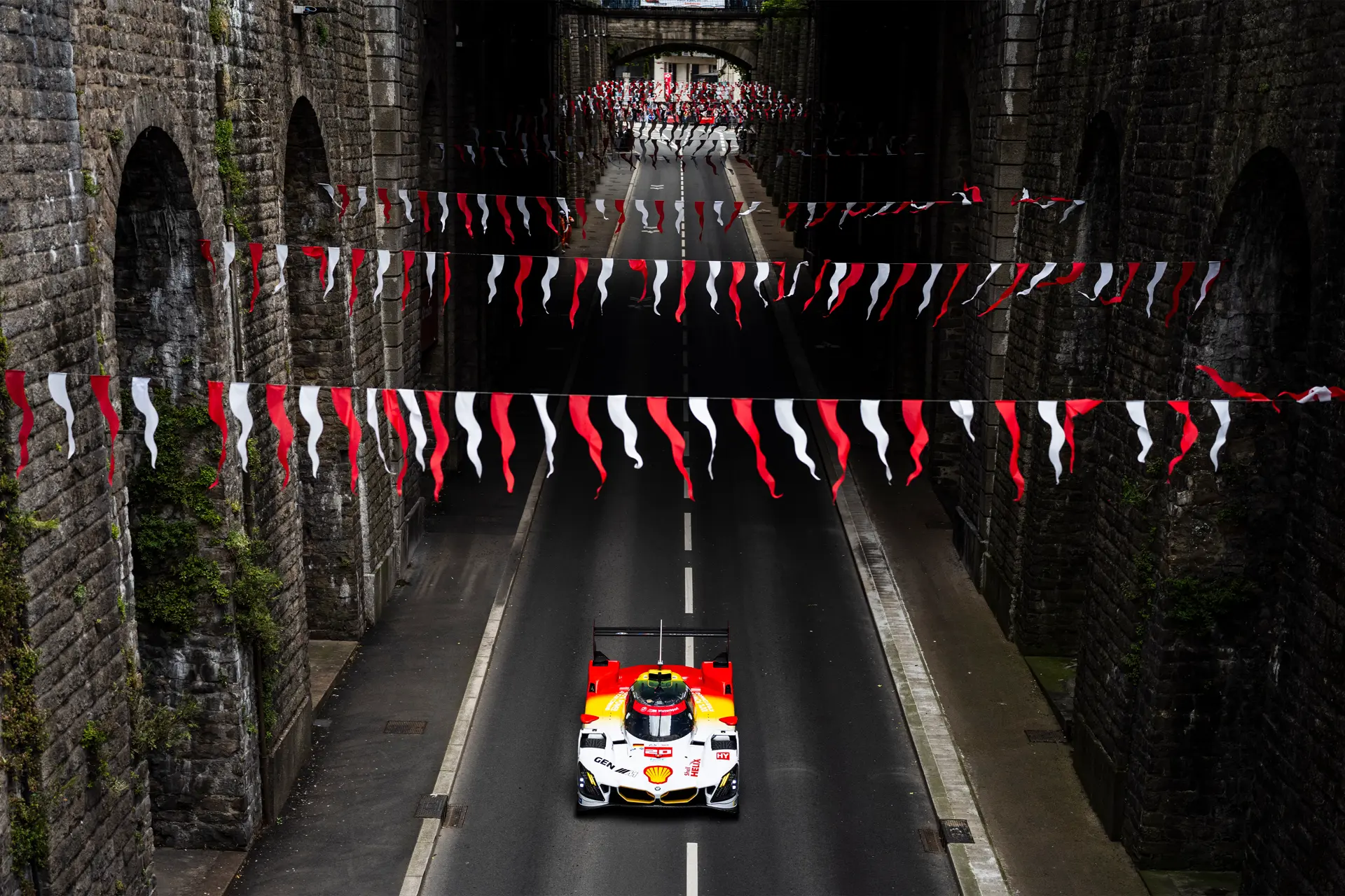 Car running in 24 Hours Le Mans 2
