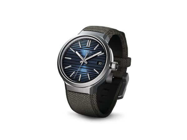 Leica_Watch_ZM_11_Midnight_Blue_textile_strap_1920х1440_2.jpg