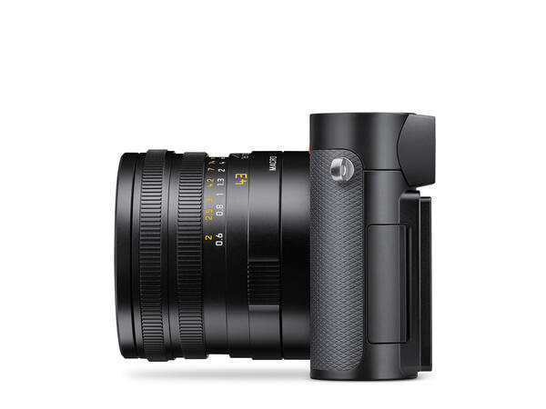 19084_Leica_Q3_43_left_monitor_closed_1920px.jpg