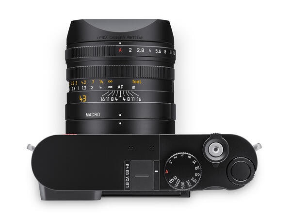 19084_Leica_Q3_43_top_with_lens_hood_1920px.jpg