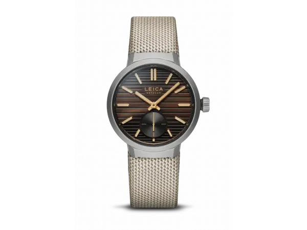 Leica_ZM12_Chocolate_Black_Fabric_Strap_1920x1440.webp