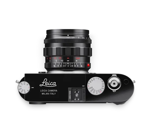 20238_Leica_M11_glossy_black_top_11731_Noctilux-M_1_2-50_glossy_1920px.webp