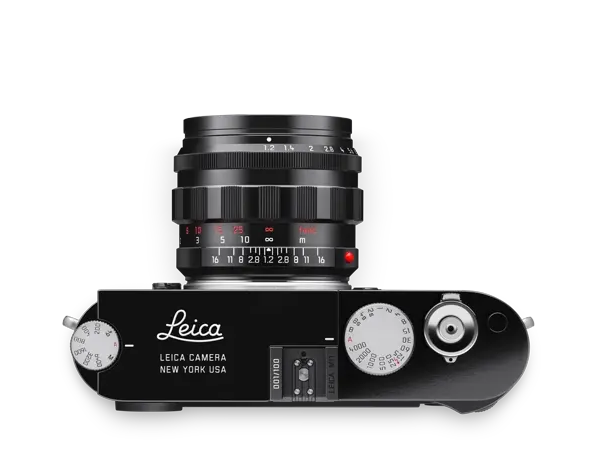 20240_Leica_M11_glossy_black_top_11731_Noctilux-M_1_2-50_glossy_1920px.webp
