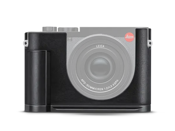 19084_Leica_Q3_43_protector_with_camera_LoRes.webp