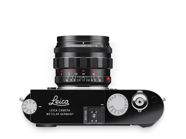 20243_Leica_M11_glossy_black_top_11731_Noctilux-M_1_2-50_glossy_1920px.webp