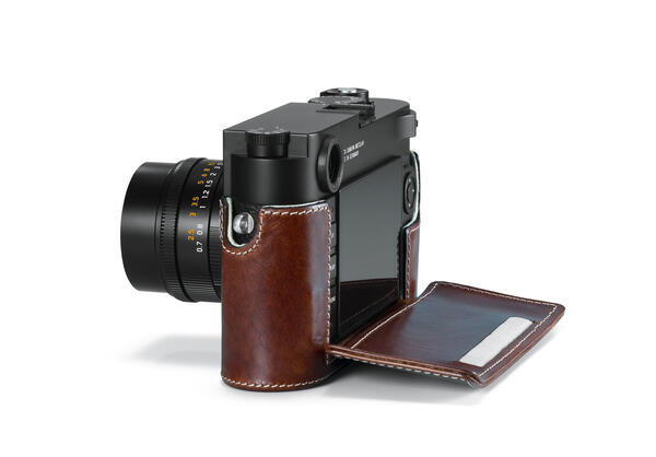 Leica-M10_Protector_vintage-brown_open.jpg