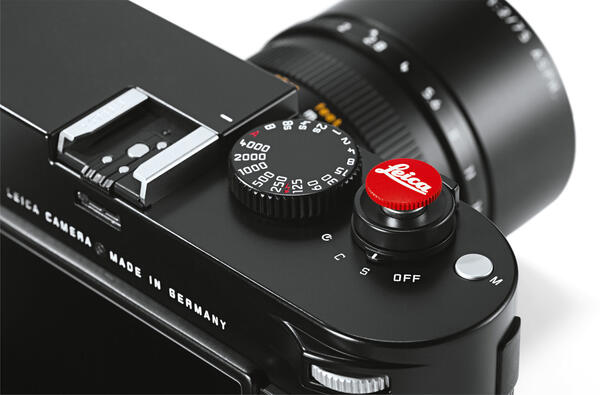 Leica_Release_Buttons_358d11fdb6e377.jpg