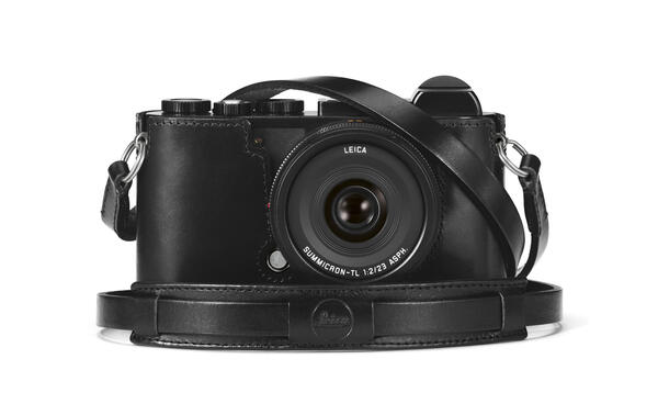 19301_Leica-CL_19524_Protektor_black_19520_Tragriemen_black_Final_iso300_RGB5a13fe0c26b5b.jpg