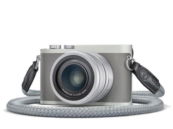 19054_Leica_Q2_Ghost_by_hodinkee_strap_1920x1440.jpg