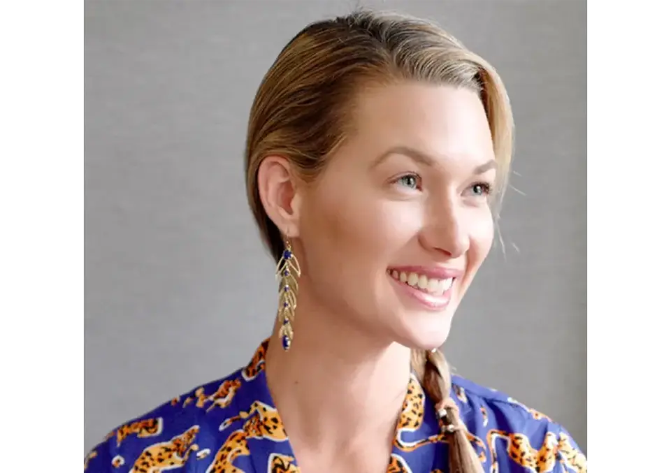 Lauren-Headshot-Block.png