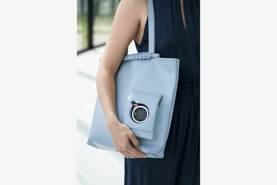 Handbag-lightblue-_-Ambient-_-1512x1008_reference.jpeg