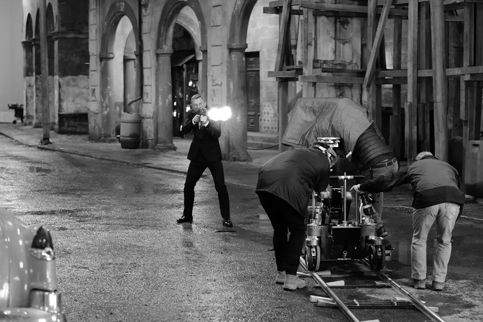 James Bond shooting