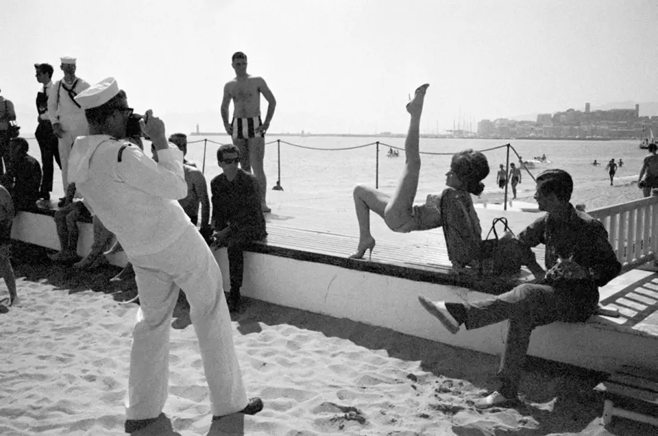 amateur_photographer_photographs_starlets_at_the_cannes_film_festival_france_1963