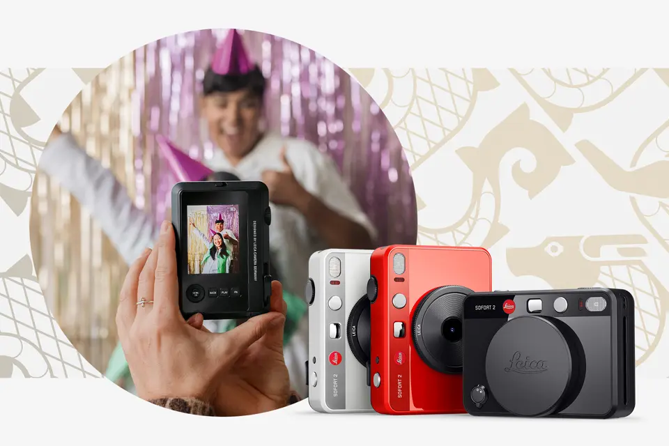 Leica Sofort 2 black, red and white.