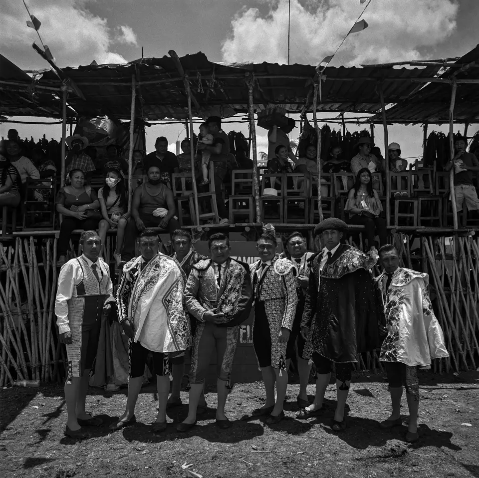 Los Mexicanos by Bernardo Aja