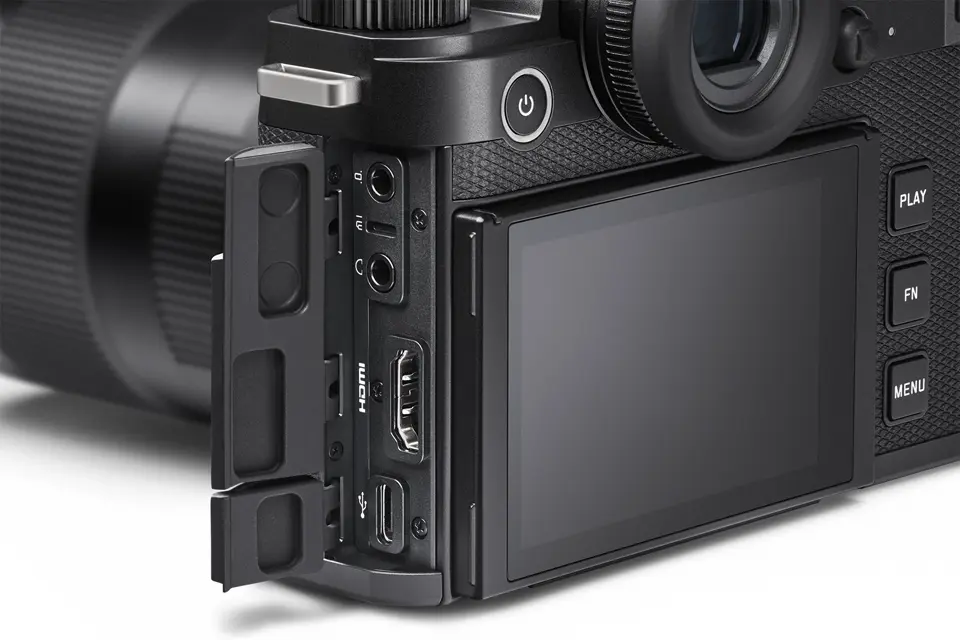 Leica SL3 left Slots