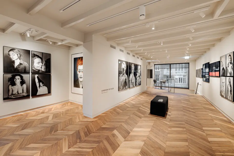 Leica Gallery Amsterdam inside