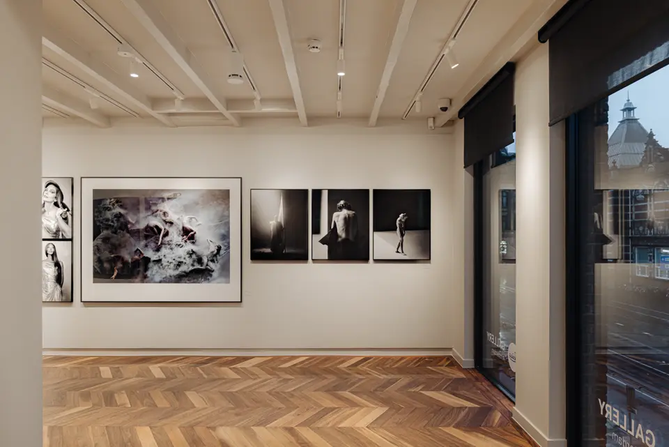 Leica Gallery Amsterdam inside