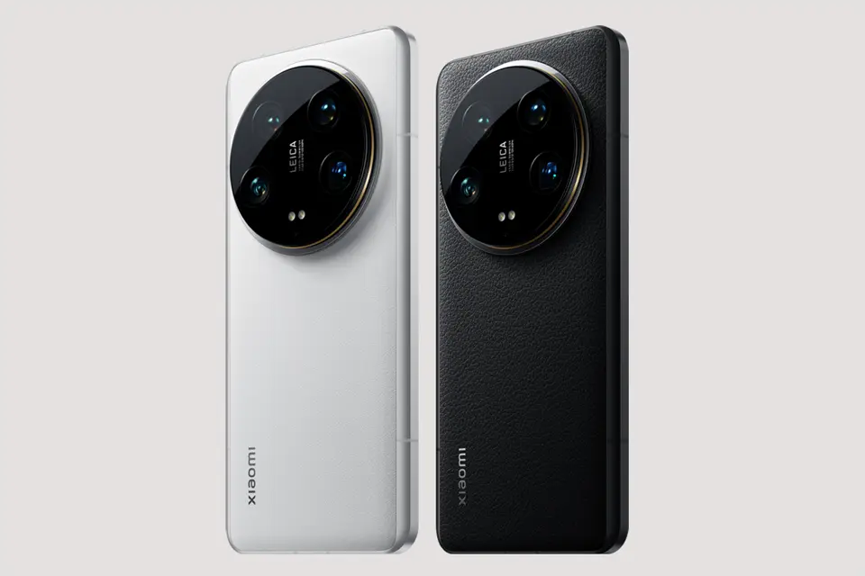 Xiaomi 14 Ultra Back left
