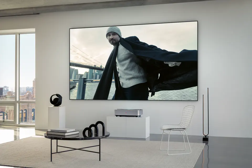 Leica Cine 1 in Living Room