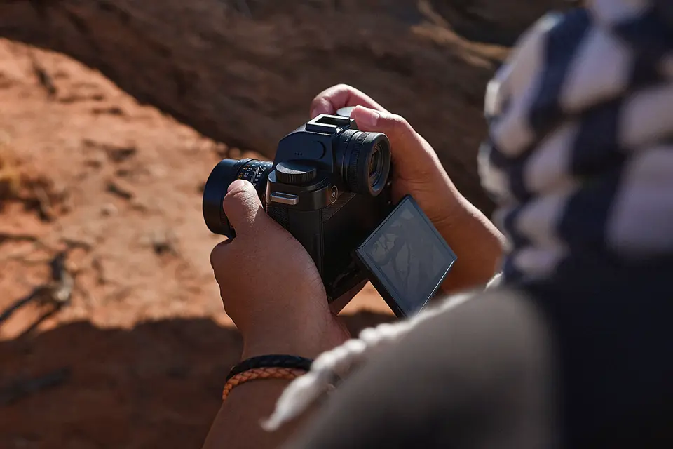 Leica SL3 with display in the hands from Pat Domingo