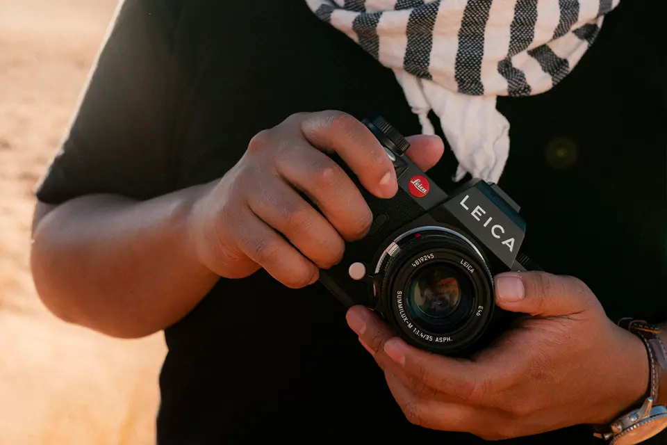 Pat Domingo with the Leica SL3 in hands