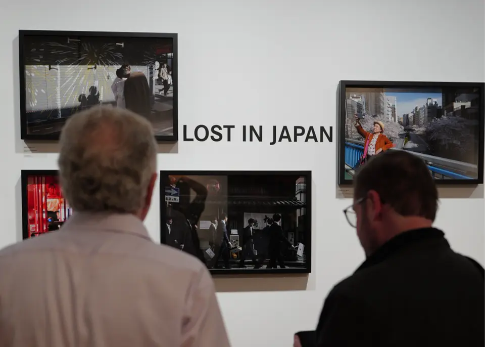 2 people looking at some photos