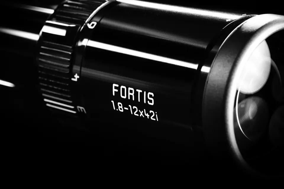 240823_Mountain-Lights_Leica-Fortis-Glossy_V005-06.jpg