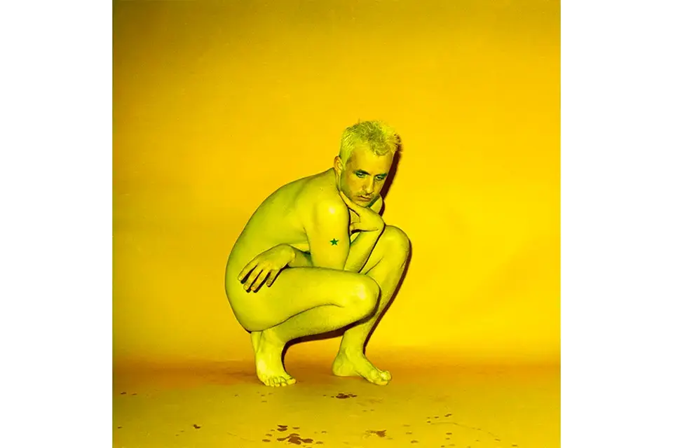 Dodi frontman Archie O'Connor at Holler's studio in 2000