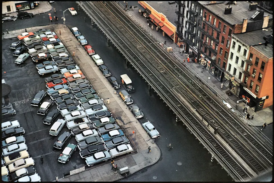 Elliott Erwitt - 3rd Avenue elevated train and parking lot