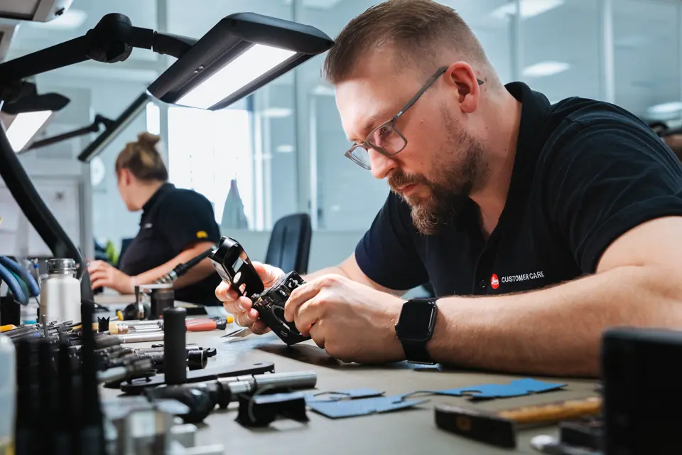 Man repair a Leica Camera