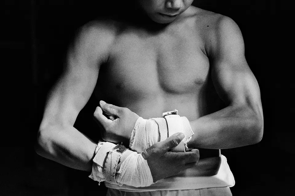 Image taken by Tom-Stoddart, Chinese gymnast, Wuhan, 1993