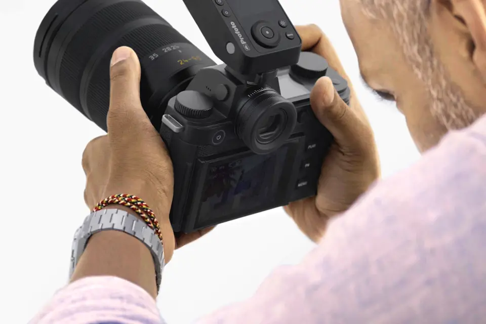 Gajan Balan photographs with SL3-S