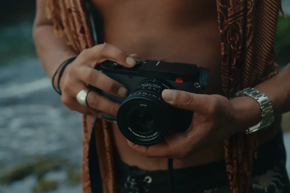 Leica Q3 43 in hands