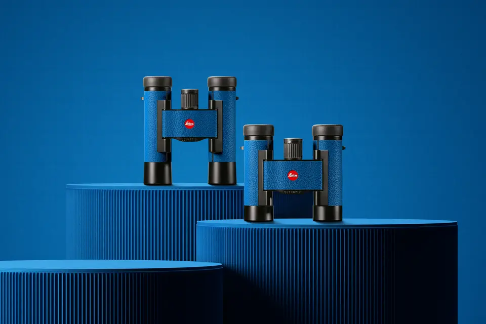 Leica Ultravid in two model variants in Capri Blue