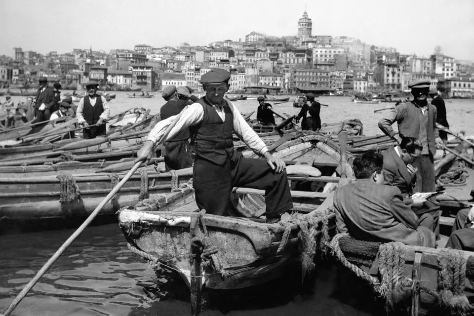 Men on their boats in the harbour of Istanbul in the 30s