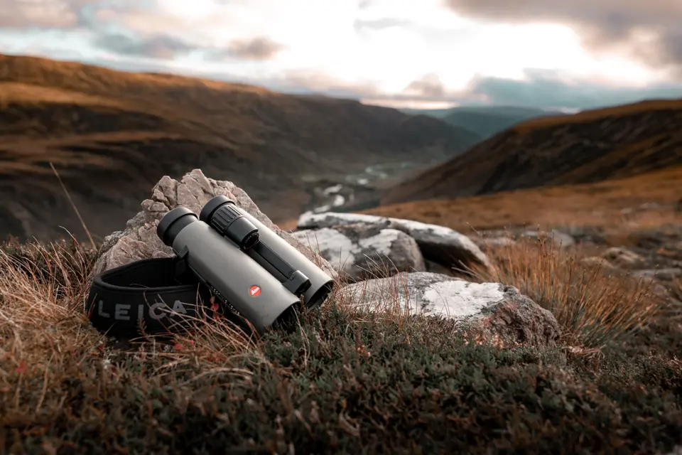 Leica-binoculars-Noctivid-8x42-lying-on-a-stone-in-the-Scottish-Highlands