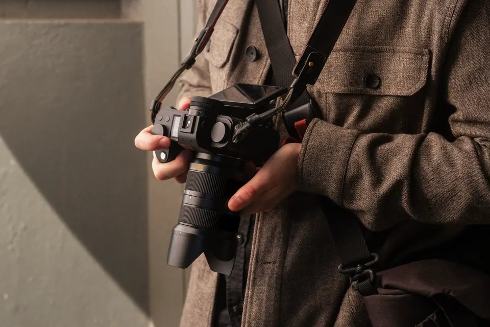 Leica SL3-S with Vario-Elmarit-SL 28-70 f2.8 ASPH. lense in hands